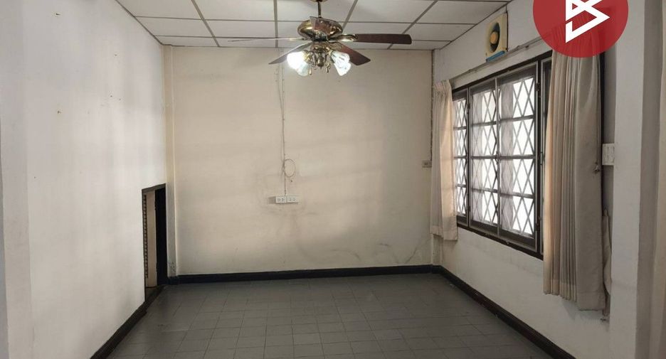 For sale 3 bedrooms townhouse in Wang Thonglang, Bangkok