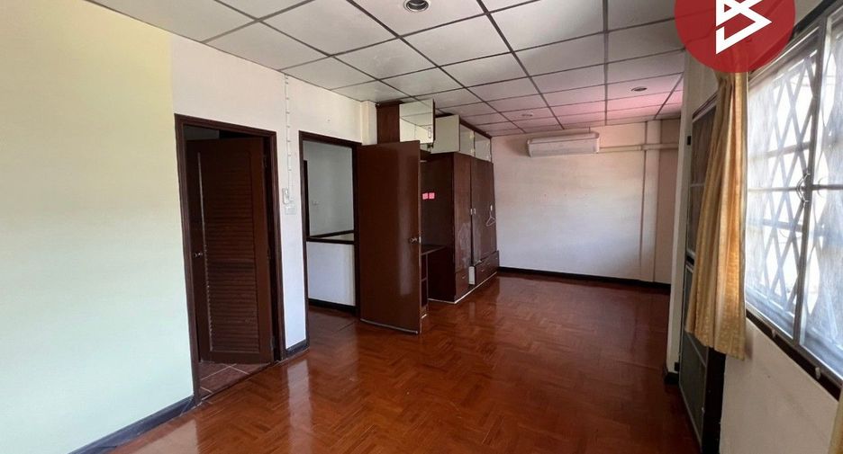 For sale 3 bedrooms townhouse in Wang Thonglang, Bangkok