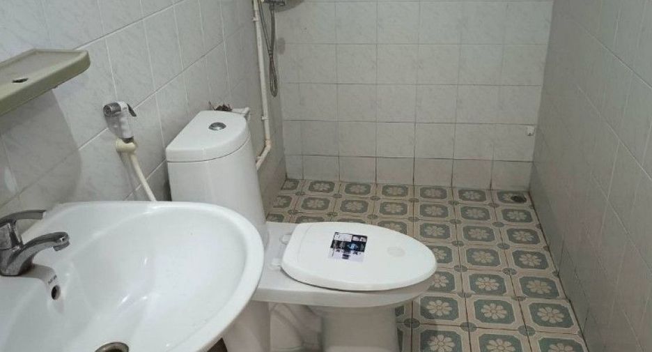 For sale 3 bedrooms townhouse in Wang Thonglang, Bangkok