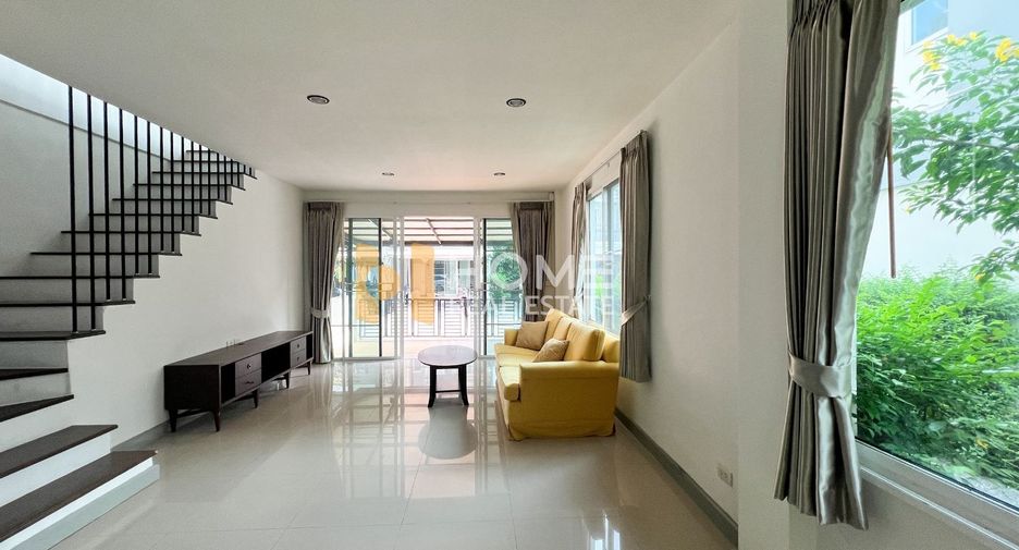 For sale 3 bedrooms townhouse in Bang Kapi, Bangkok