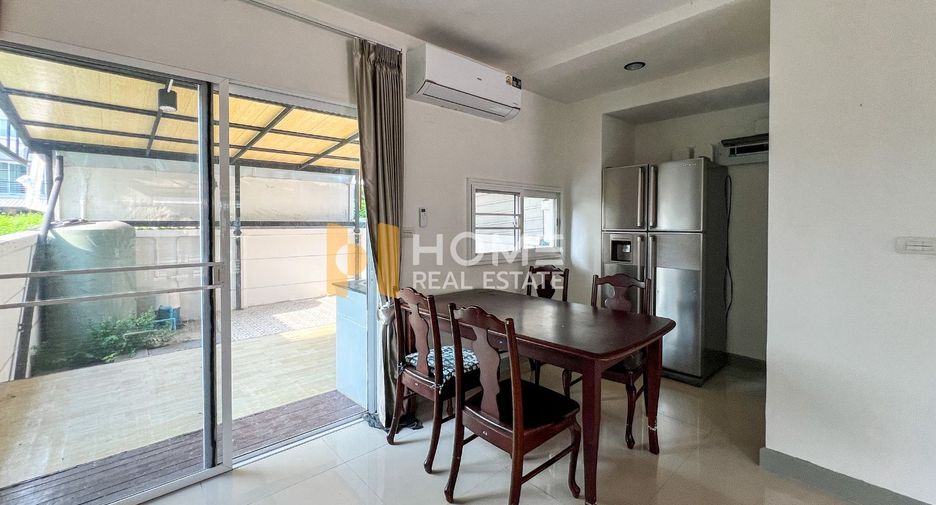 For sale 3 bedrooms townhouse in Bang Kapi, Bangkok