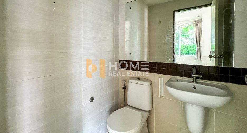 For sale 3 bedrooms townhouse in Bang Kapi, Bangkok