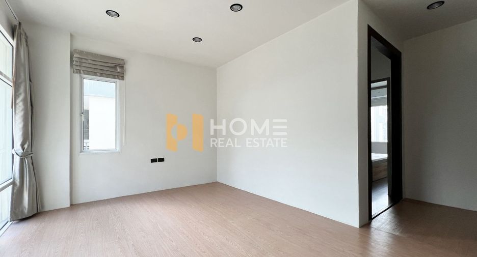 For sale 3 bedrooms townhouse in Bang Kapi, Bangkok