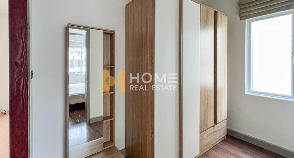 For sale 3 bedrooms townhouse in Bang Kapi, Bangkok