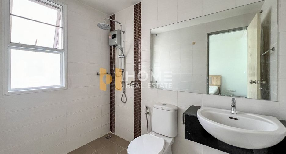 For sale 3 bedrooms townhouse in Bang Kapi, Bangkok