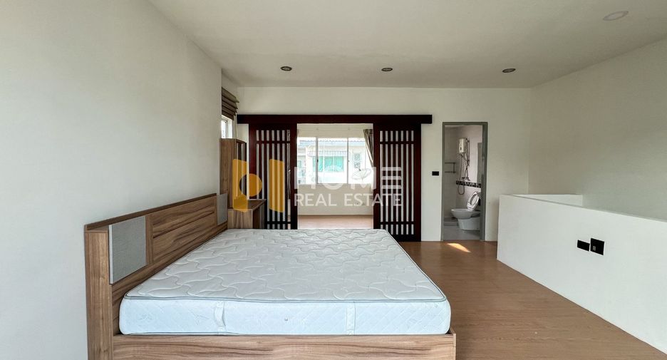 For sale 3 bedrooms townhouse in Bang Kapi, Bangkok