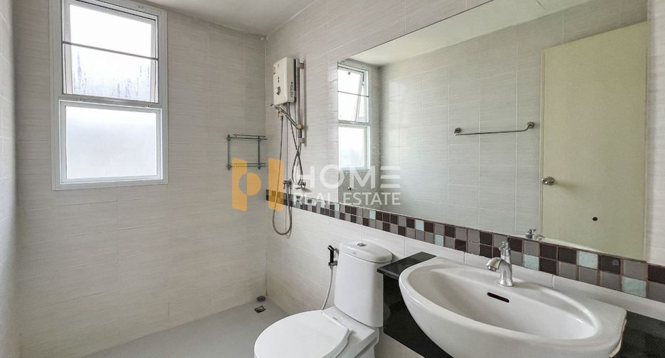 For sale 3 bedrooms townhouse in Bang Kapi, Bangkok