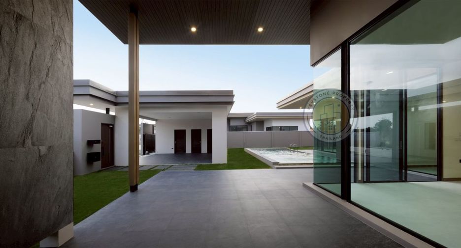 For sale 3 bedrooms villa in Huay Yai, Pattaya