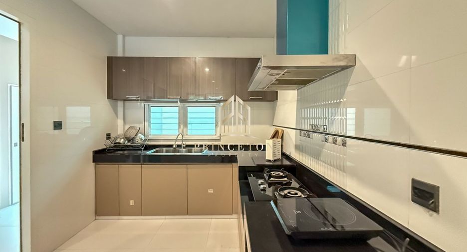 Haus zur Miete mit 4 Zimmer in Bang Phli, Samut Prakan