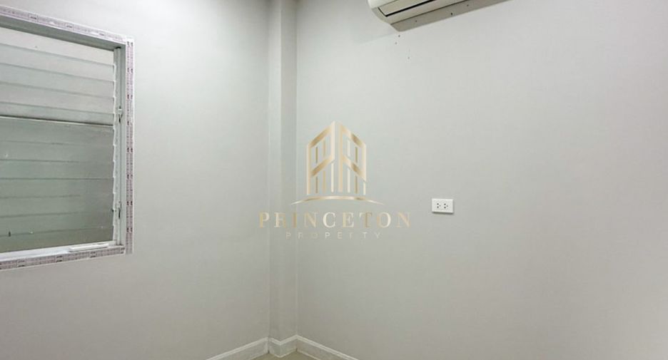 Haus zur Miete mit 4 Zimmer in Bang Phli, Samut Prakan