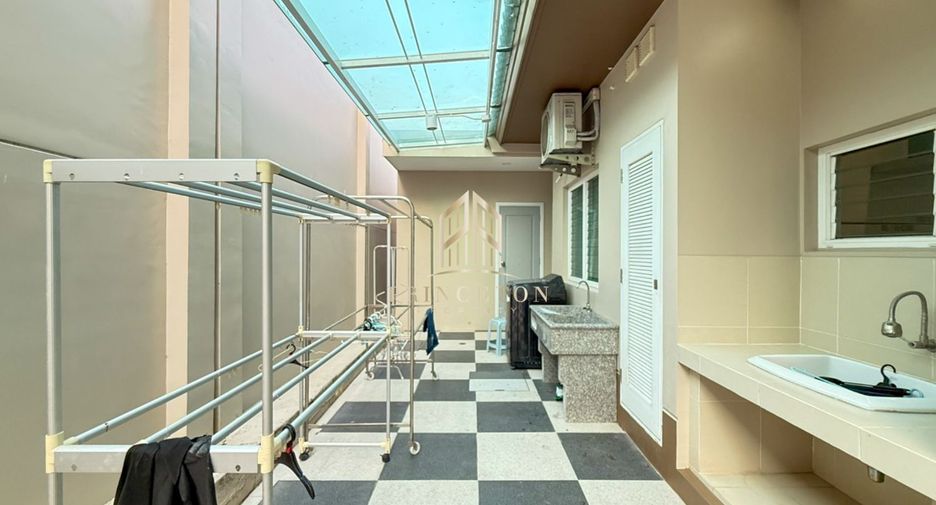 Haus zur Miete mit 4 Zimmer in Bang Phli, Samut Prakan