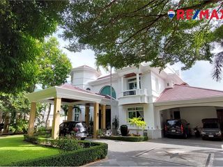 Casa en venta de 7 habitaciones en Bang Lamung, Chonburi
