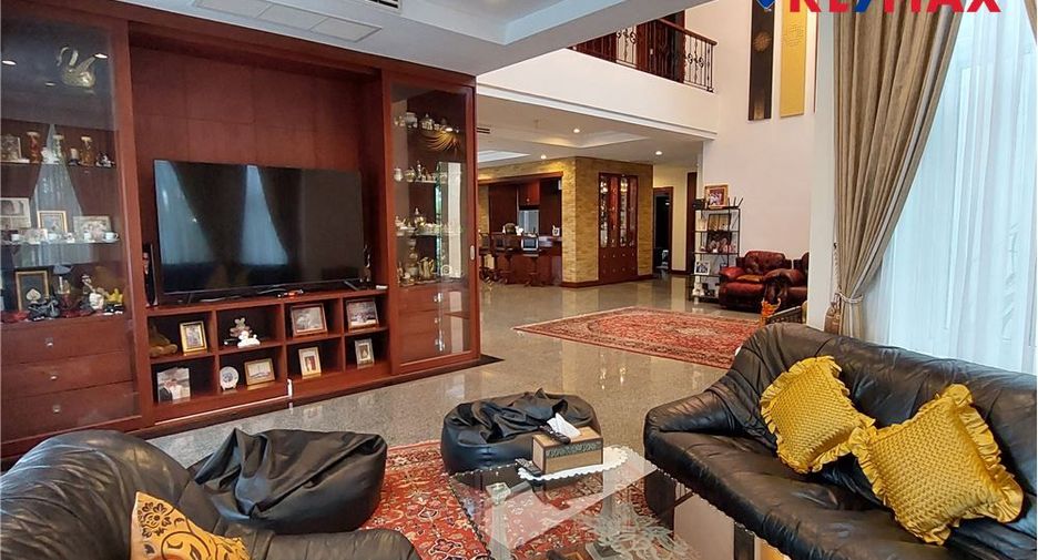 For sale 7 bedrooms house in Pratumnak, Pattaya