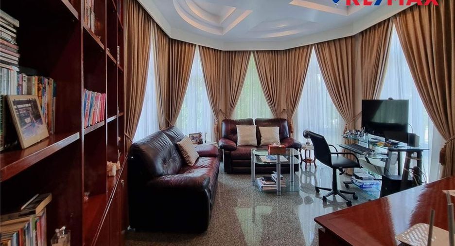 For sale 7 bedrooms house in Pratumnak, Pattaya