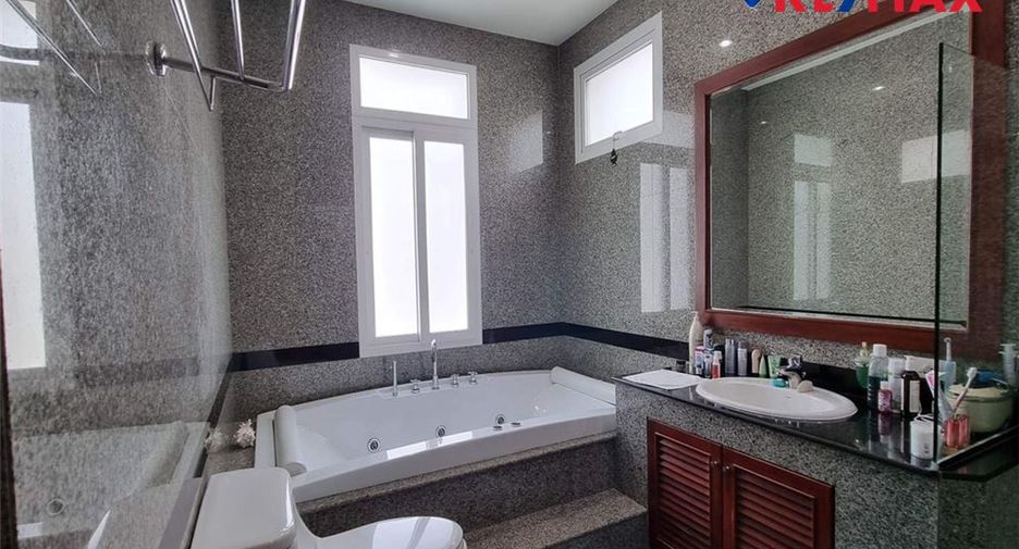 For sale 7 bedrooms house in Pratumnak, Pattaya