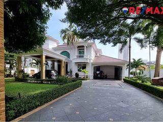 Casa en venta de 7 habitaciones en Bang Lamung, Chonburi