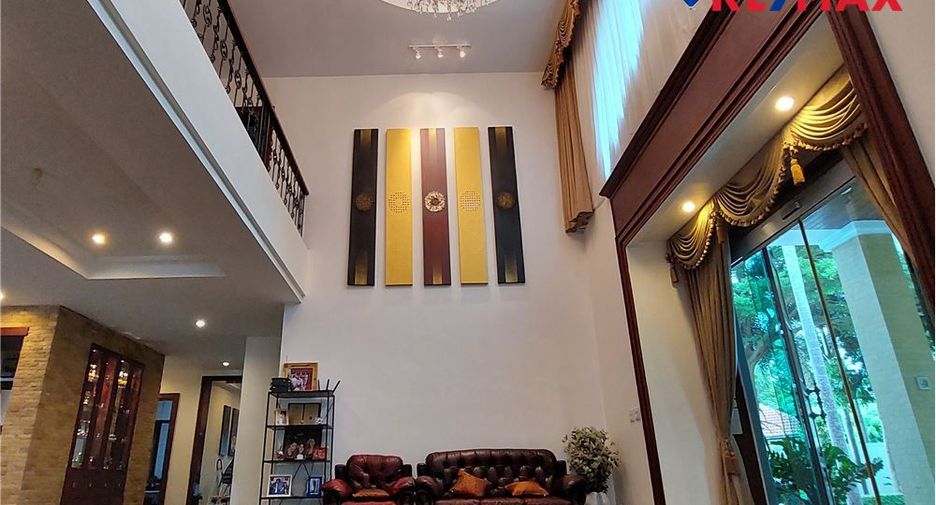 For sale 7 bedrooms house in Pratumnak, Pattaya