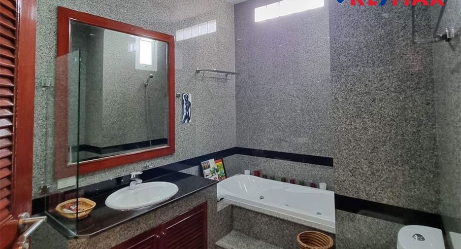 For sale 7 bedrooms house in Pratumnak, Pattaya