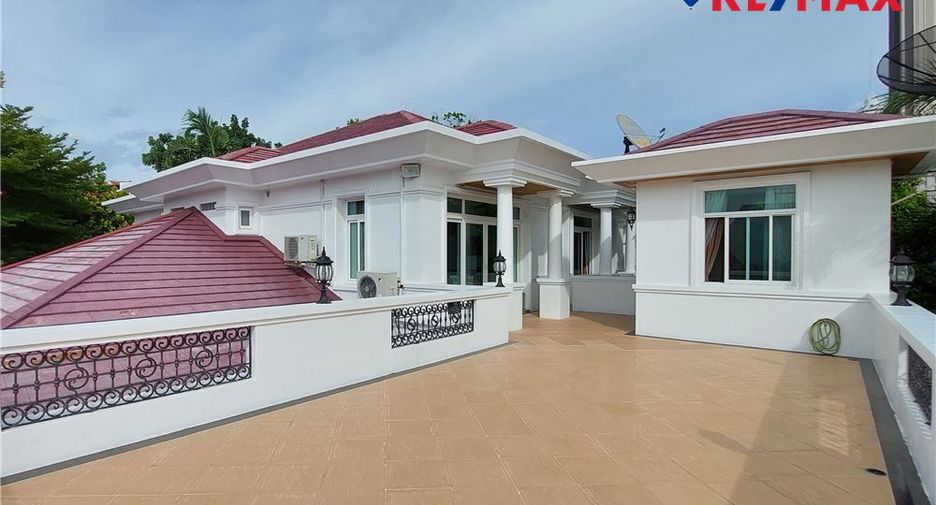 For sale 7 bedrooms house in Pratumnak, Pattaya