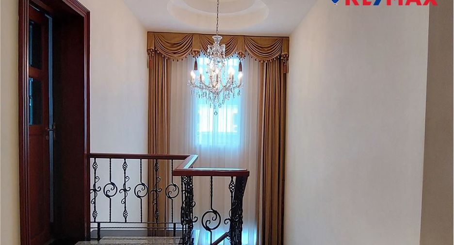 For sale 7 bedrooms house in Pratumnak, Pattaya