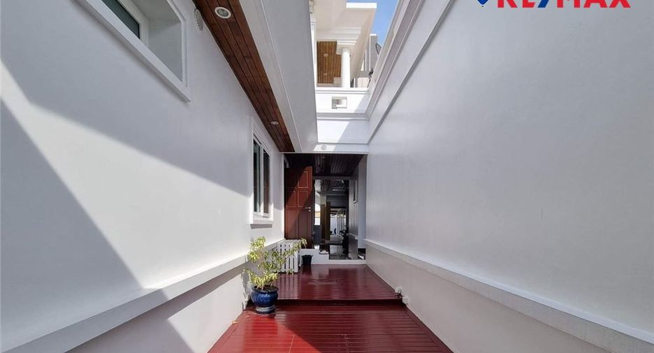For sale 7 bedrooms house in Pratumnak, Pattaya