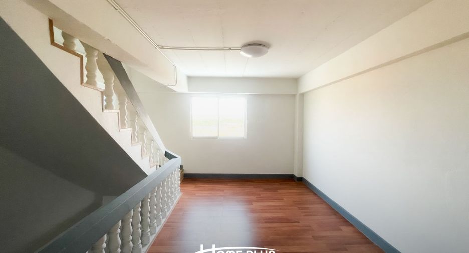 Casa adosada en venta de estudio en Lat Krabang, Bangkok