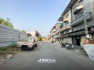 Casa adosada en venta de estudio en Lat Krabang, Bangkok