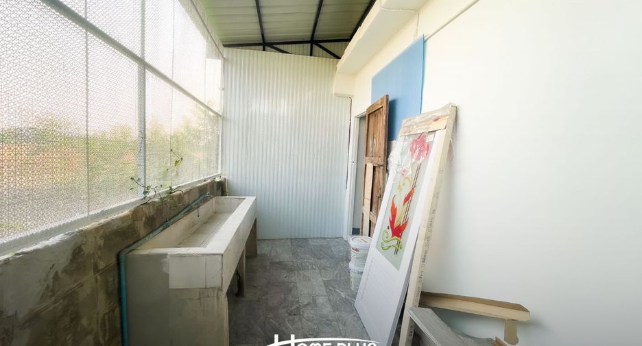 Casa adosada en venta de estudio en Lat Krabang, Bangkok