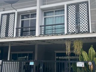 Продажа 3 спальни таунхаус в Mueang Chon Buri, Чонбури
