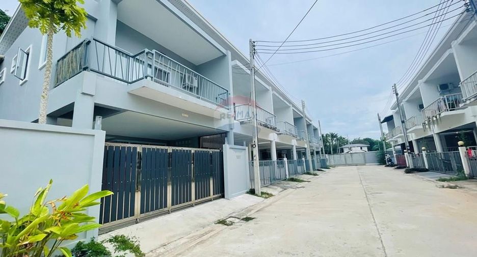 For sale 3 bedrooms townhouse in Ko Samui, Surat Thani
