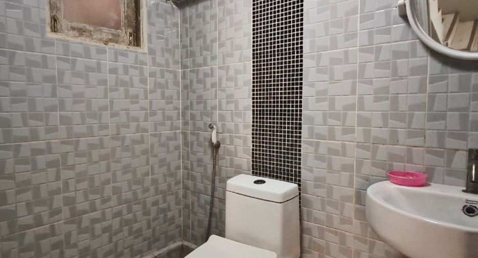 For sale 2 ベッドルーム townhouse in Mueang Chon Buri, Chonburi