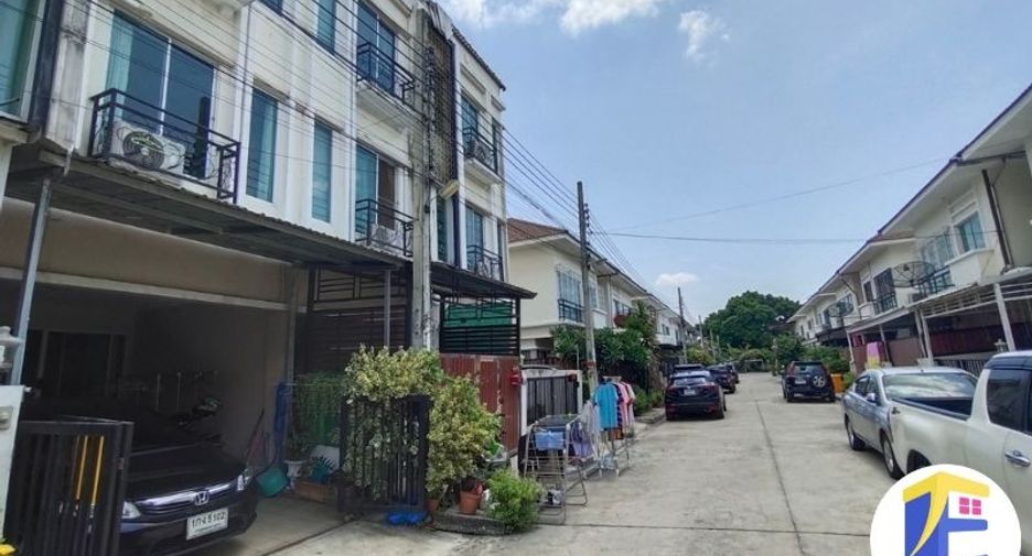 For sale 3 bedrooms townhouse in Bang Bon, Bangkok