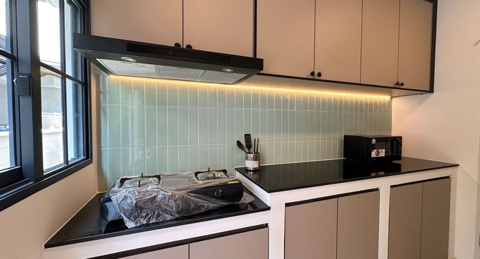 For rent 4 bedrooms house in Bang Phli, Samut Prakan