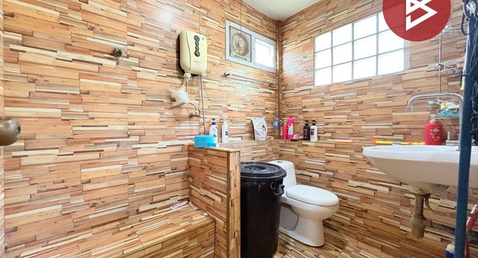 For sale 4 bedrooms house in Mueang Nakhon Sawan, Nakhon Sawan