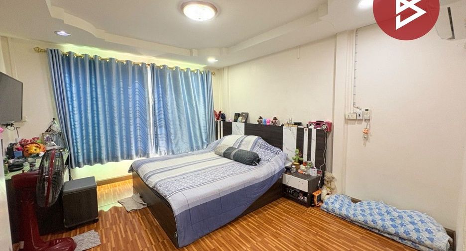 For sale 4 bedrooms house in Mueang Nakhon Sawan, Nakhon Sawan
