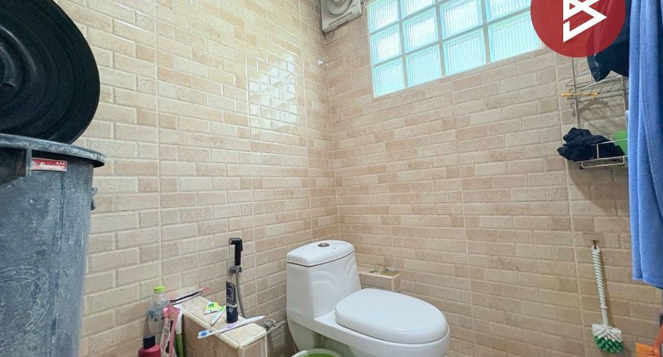 For sale 4 bedrooms house in Mueang Nakhon Sawan, Nakhon Sawan