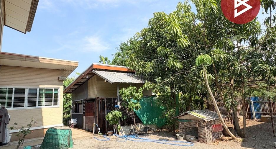 For sale 4 bedrooms house in Mueang Nakhon Sawan, Nakhon Sawan