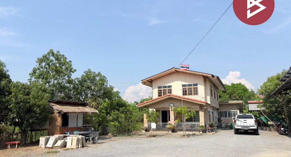 For sale 4 bedrooms house in Mueang Nakhon Sawan, Nakhon Sawan