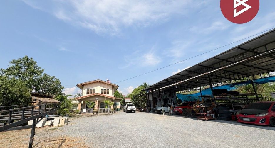 For sale 4 bedrooms house in Mueang Nakhon Sawan, Nakhon Sawan