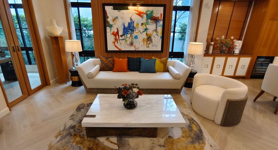 Casa en alquiler y en venta de 5 habitaciones en Saphan Sung, Bangkok