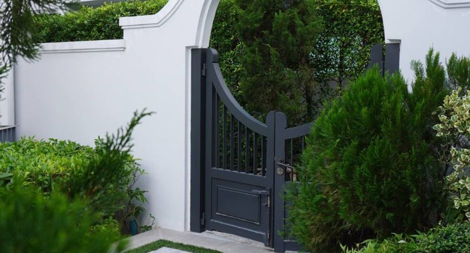 Casa en alquiler y en venta de 5 habitaciones en Saphan Sung, Bangkok