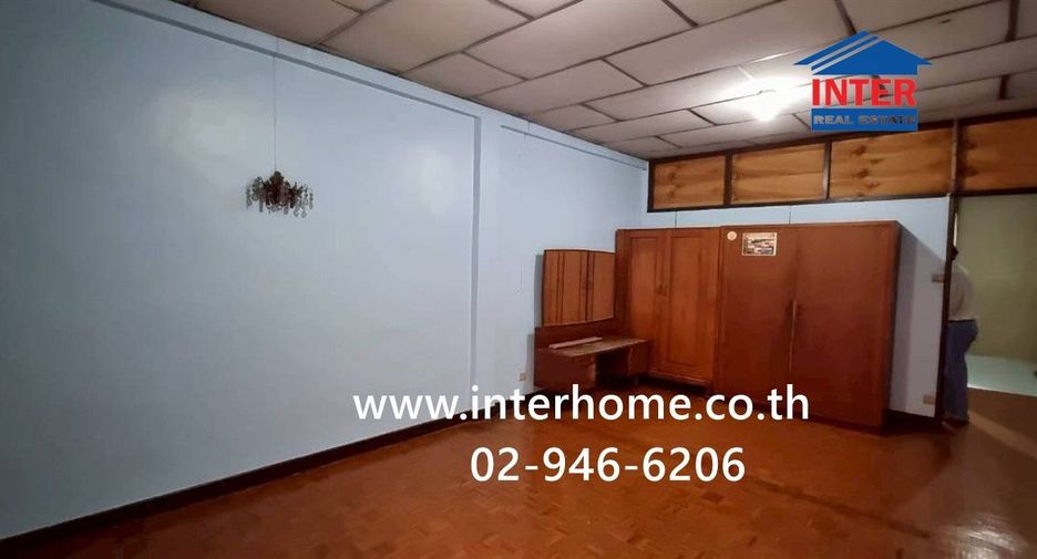 For sale 2 bedrooms townhouse in Din Daeng, Bangkok