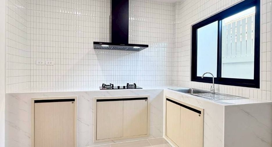Casa adosada en venta de 2 habitaciones en Kathu, Phuket