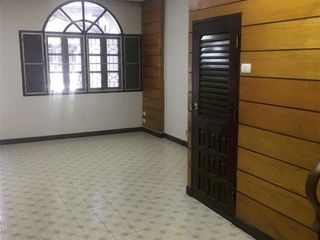 For sale 2 ベッドルーム townhouse in Saphan Sung, Bangkok