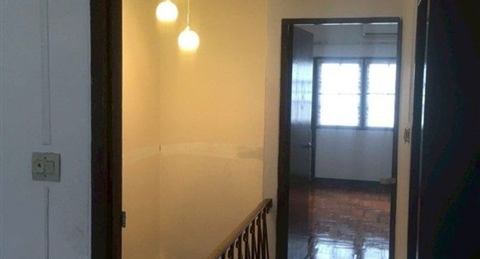 Reihenhaus zum Kauf mit 2 Zimmer in Saphan Sung, Bangkok