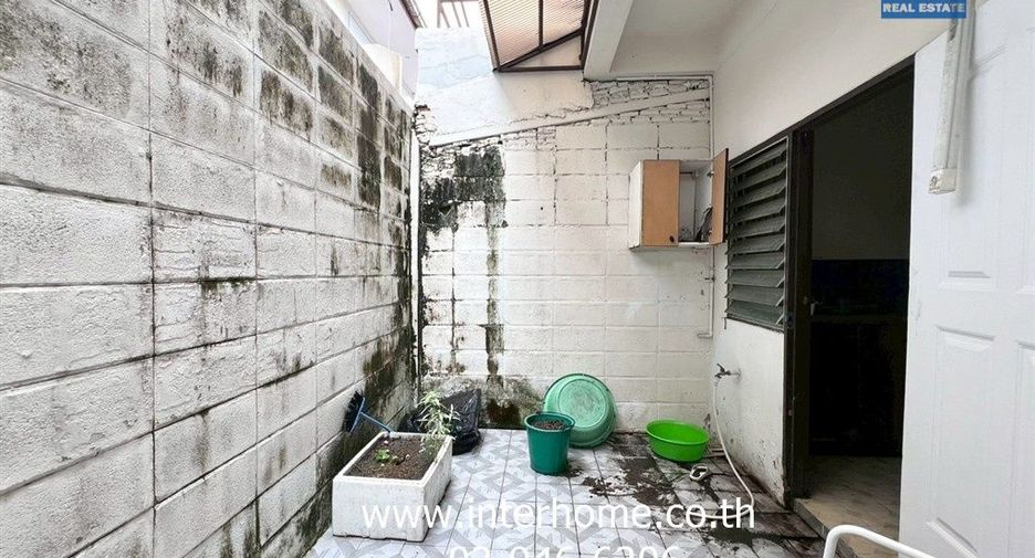 Reihenhaus zum Kauf mit 2 Zimmer in Saphan Sung, Bangkok