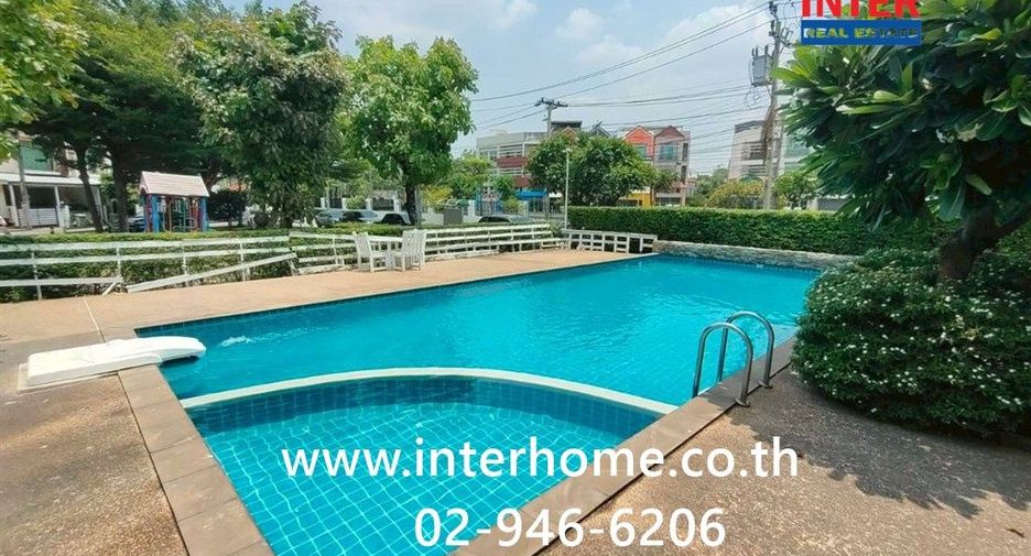For sale 3 bedrooms townhouse in Sai Mai, Bangkok