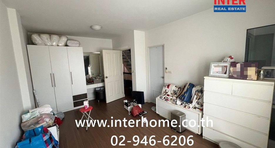 For sale 3 bedrooms townhouse in Bang Kapi, Bangkok