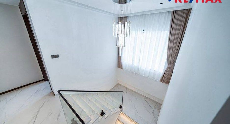 Haus zum Kauf mit 6 Zimmer in East Pattaya, Pattaya