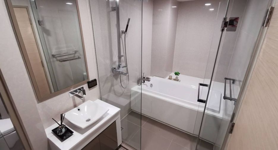 Condo en alquiler y en venta de 2 habitaciones en Khlong Toei, Bangkok
